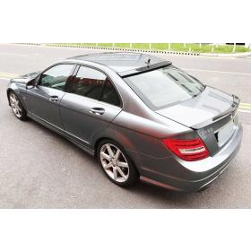 Mercedes W204 Cam Üstü Spoiler Parlak Siyah