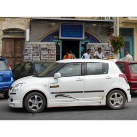 Suzuki Swift Yan Marşpiyel Boyasız