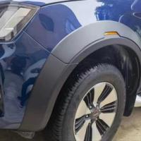 Isuzu D-Max 2020+ Çamurluk Kabartma Reflektörlü Dodik