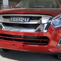 Isuzu D-Max 2018+ Far Çerçevesi Kaplama Nikelaj Sinyal Çizgili